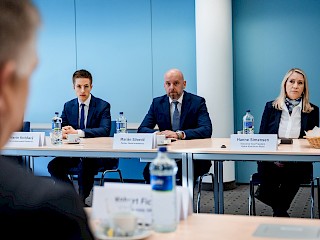 Fotogaléria k článku "Vláda SR a Slovalco podpísali memorandum: výroba primárneho hliníka v Žiari nad Hronom sa má obnoviť v roku 2027"