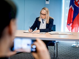 Fotogaléria k článku "Vláda SR a Slovalco podpísali memorandum: výroba primárneho hliníka v Žiari nad Hronom sa má obnoviť v roku 2027"