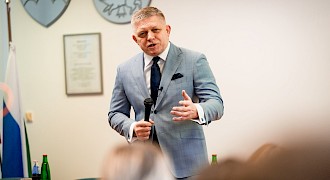 Robert Fico diskutoval so študentmi v Malackách