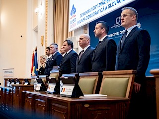 Fotogaléria k článku "Robert Fico v Rumunsku: Stretnutia s krajanmi sú vzácnou príležitosťou na upevňovanie vzájomných vzťahov"