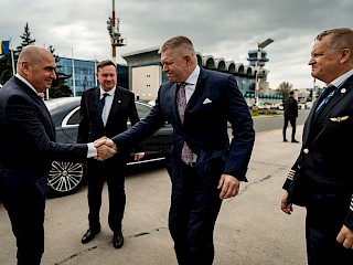 Fotogaléria k článku "Robert Fico v Rumunsku: Stretnutia s krajanmi sú vzácnou príležitosťou na upevňovanie vzájomných vzťahov"