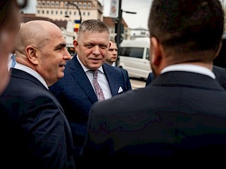Fotogaléria k článku "Robert Fico v Rumunsku: Stretnutia s krajanmi sú vzácnou príležitosťou na upevňovanie vzájomných vzťahov"