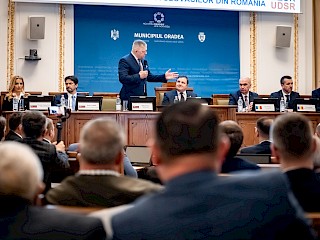 Fotogaléria k článku "Robert Fico v Rumunsku: Stretnutia s krajanmi sú vzácnou príležitosťou na upevňovanie vzájomných vzťahov"