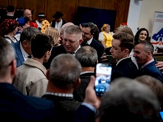Fotogaléria k článku "Robert Fico v Rumunsku: Stretnutia s krajanmi sú vzácnou príležitosťou na upevňovanie vzájomných vzťahov"