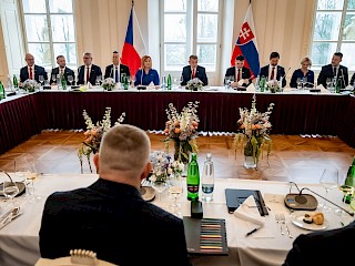 Fotogaléria k článku "Robert Fico: Spoločné rokovanie slovenskej a českej vlády bolo hlasom zdravého rozumu"