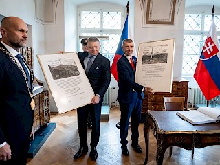 Fotogaléria k článku "Robert Fico: Spoločné rokovanie slovenskej a českej vlády bolo hlasom zdravého rozumu"