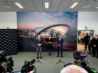 Fotogaléria k článku "Robert Fico: Keď Slovnaft vráti ropu do štátnych hmotných rezerv, môžeme zrušiť stav ropnej núdze"