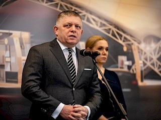 Fotogaléria k článku "Robert Fico: Keď Slovnaft vráti ropu do štátnych hmotných rezerv, môžeme zrušiť stav ropnej núdze"
