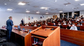 Diskusia predsedu vlády so študentmi v Trenčíne