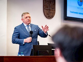 Fotogaléria k článku "Diskusia predsedu vlády so študentmi v Trenčíne"