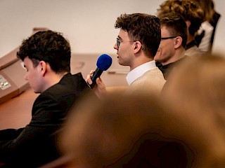 Fotogaléria k článku "Diskusia predsedu vlády so študentmi v Trenčíne"