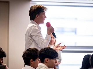 Fotogaléria k článku "Diskusia predsedu vlády so študentmi v Trenčíne"