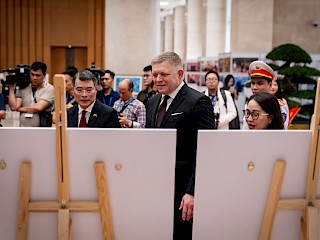 Fotogaléria k článku "Robert Fico v Hanoji: Slovensko a Vietnam majú potenciál najmä na rozvoj spolupráce v oblasti atómovej energie a zbrojárskeho priemyslu"