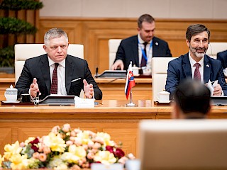 Fotogaléria k článku "Robert Fico v Hanoji: Slovensko a Vietnam majú potenciál najmä na rozvoj spolupráce v oblasti atómovej energie a zbrojárskeho priemyslu"