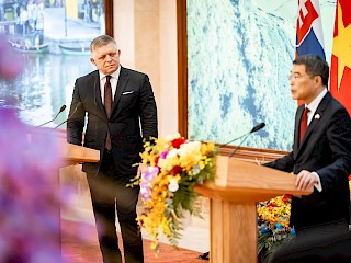 Fotogaléria k článku "Robert Fico v Hanoji: Slovensko a Vietnam majú potenciál najmä na rozvoj spolupráce v oblasti atómovej energie a zbrojárskeho priemyslu"