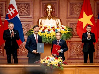 Fotogaléria k článku "Robert Fico v Hanoji: Slovensko a Vietnam majú potenciál najmä na rozvoj spolupráce v oblasti atómovej energie a zbrojárskeho priemyslu"