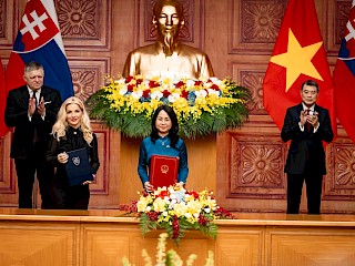Fotogaléria k článku "Robert Fico v Hanoji: Slovensko a Vietnam majú potenciál najmä na rozvoj spolupráce v oblasti atómovej energie a zbrojárskeho priemyslu"