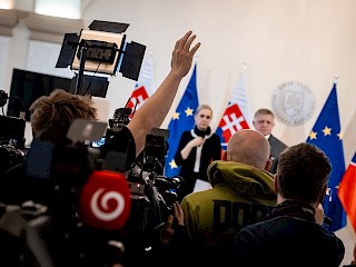 Fotogaléria k článku "Robert Fico: Komodity je dostatok, Slovnaft sa rozbieha takmer na plnú kapacitu, prioritou pre vládu zostáva znovuotvorenie ropovodu Družba"