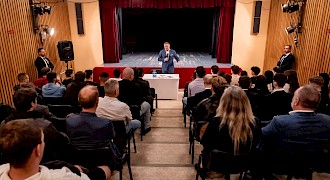 Diskusia predsedu vlády so stredoškolákmi v Galante