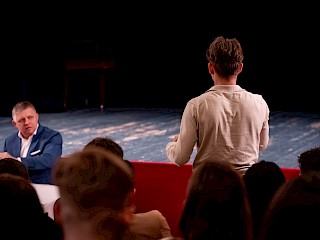 Fotogaléria k článku "Diskusia predsedu vlády so stredoškolákmi v Galante"