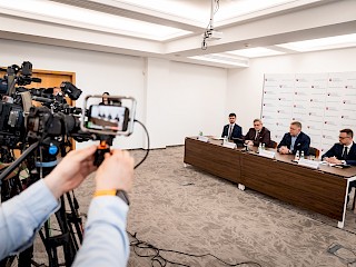 Fotogaléria k článku "R. Fico: Slovenská republika pre zákaz dovozu ruského plynu podáva žalobu na Súdny dvor EÚ"