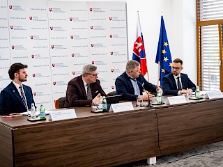 Fotogaléria k článku "R. Fico: Slovenská republika pre zákaz dovozu ruského plynu podáva žalobu na Súdny dvor EÚ"