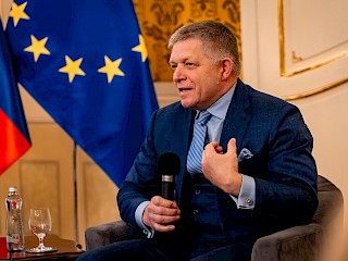 Fotogaléria k článku "Študenti dnes opäť navštívili Úrad vlády SR"