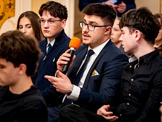 Fotogaléria k článku "Študenti dnes opäť navštívili Úrad vlády SR"