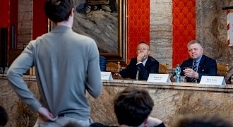 Predseda vlády SR Robert Fico diskutoval so študentmi v Ružomberku