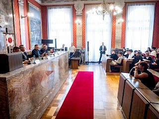 Fotogaléria k článku "Predseda vlády SR Robert Fico diskutoval so študentmi v Ružomberku"
