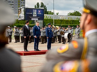 Fotogaléria k článku "Predseda vlády SR Robert Fico na medzinárodnom veľtrhu IDEB"