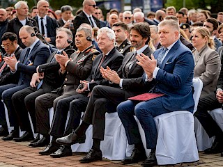Fotogaléria k článku "Predseda vlády SR Robert Fico na medzinárodnom veľtrhu IDEB"