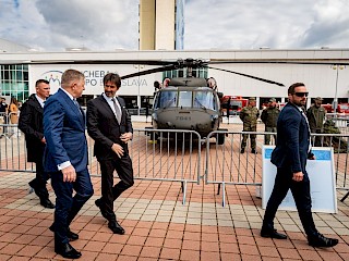 Fotogaléria k článku "Predseda vlády SR Robert Fico na medzinárodnom veľtrhu IDEB"