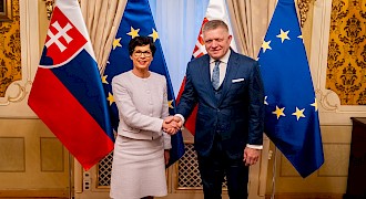 Predseda vlády SR Robert Fico prijal na úrade vlády eurokomisárku pre rozšírenie Martu Kosovú