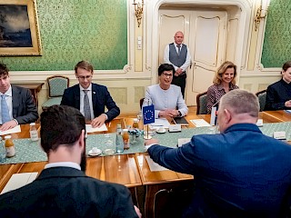Fotogaléria k článku "Predseda vlády SR Robert Fico prijal na úrade vlády eurokomisárku pre rozšírenie Martu Kosovú"