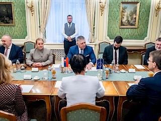 Fotogaléria k článku "Predseda vlády SR Robert Fico prijal na úrade vlády eurokomisárku pre rozšírenie Martu Kosovú"