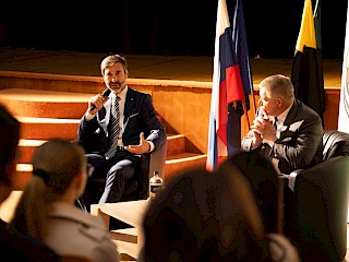 Fotogaléria k článku "Premiér Robert Fico diskutoval so študentmi v Handlovej"