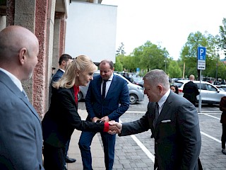 Fotogaléria k článku "Premiér Robert Fico diskutoval so študentmi v Handlovej"