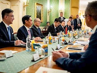 Fotogaléria k článku "Predseda vlády SR R. Fico prijal prvého podpredsedu parlamentu Číny Li Chung-čunga"