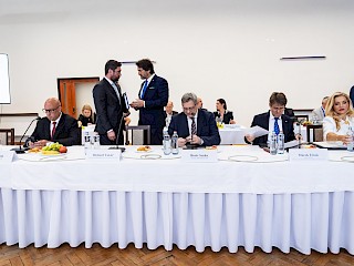 Fotogaléria k článku "Výjazdové rokovanie vlády SR v Haniske: Vyše 2,9 mil. eur pre regióny Košice-okolie, Spišská Nová Ves a Gelnica"