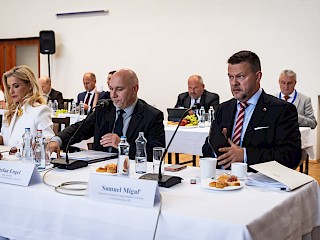 Fotogaléria k článku "Výjazdové rokovanie vlády SR v Haniske: Vyše 2,9 mil. eur pre regióny Košice-okolie, Spišská Nová Ves a Gelnica"