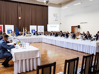 Fotogaléria k článku "Výjazdové rokovanie vlády SR v Haniske: Vyše 2,9 mil. eur pre regióny Košice-okolie, Spišská Nová Ves a Gelnica"