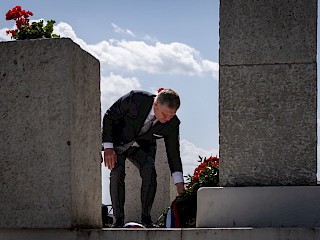 Fotogaléria k článku "R. Fico: Vojenské cintoríny nemôžu byť len mauzóleami, ale živou pripomienkou slobody"