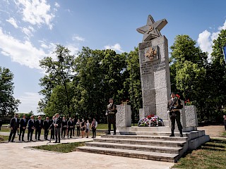Fotogaléria k článku "R. Fico: Vojenské cintoríny nemôžu byť len mauzóleami, ale živou pripomienkou slobody"