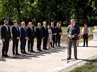 Fotogaléria k článku "R. Fico: Vojenské cintoríny nemôžu byť len mauzóleami, ale živou pripomienkou slobody"