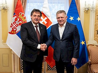 Fotogaléria k článku "Predseda vlády SR Robert Fico sa stretol s ministrom obrany Srbska Bratislavom Gašićom"