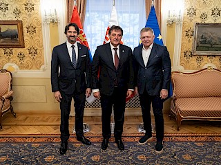 Fotogaléria k článku "Predseda vlády SR Robert Fico sa stretol s ministrom obrany Srbska Bratislavom Gašićom"