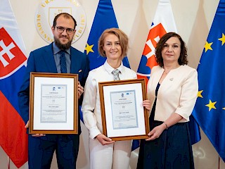 Fotogaléria k článku "Úrad vlády SR úspešne obhájil certifikát STN ISO 37001:2026"