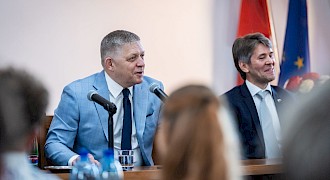 Predseda vlády diskutoval so študentmi v Bardejove
