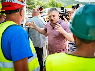 Fotogaléria k článku "Robert Fico o ľuďoch pracujúcich vo vysokých teplotách: Robiť v týchto podmienkach je niekedy na hranici hrdinstva"